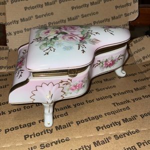 Beautiful Piano jewelry box